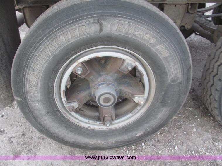 image for item F7262 1985 Trail King BD22-383A 40' triple axle belly dump trailer