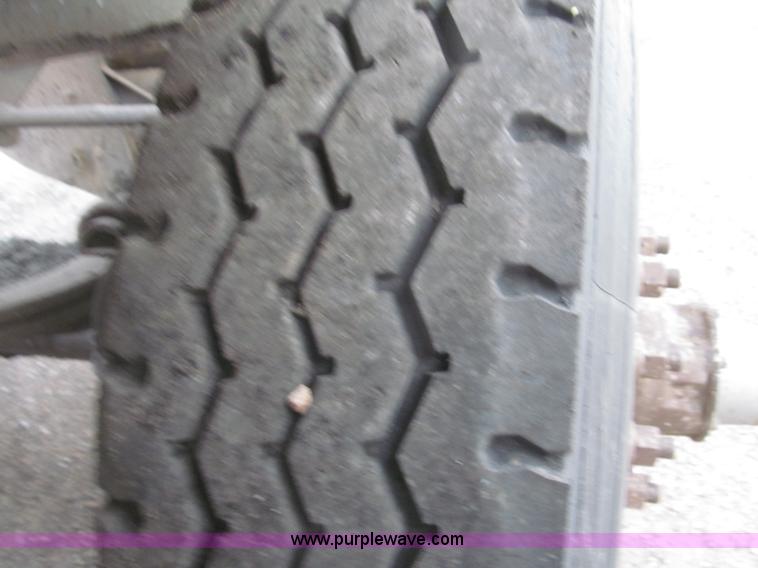 image for item F7262 1985 Trail King BD22-383A 40' triple axle belly dump trailer