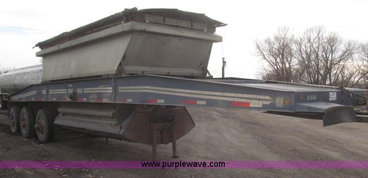 image for item F7263 1985 Trail King BD22-383A 40' triple axle belly dump trailer