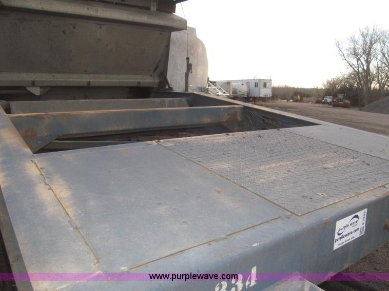 image for item F7263 1985 Trail King BD22-383A 40' triple axle belly dump trailer