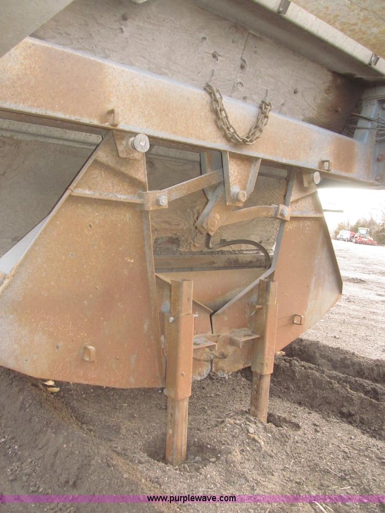 image for item F7263 1985 Trail King BD22-383A 40' triple axle belly dump trailer