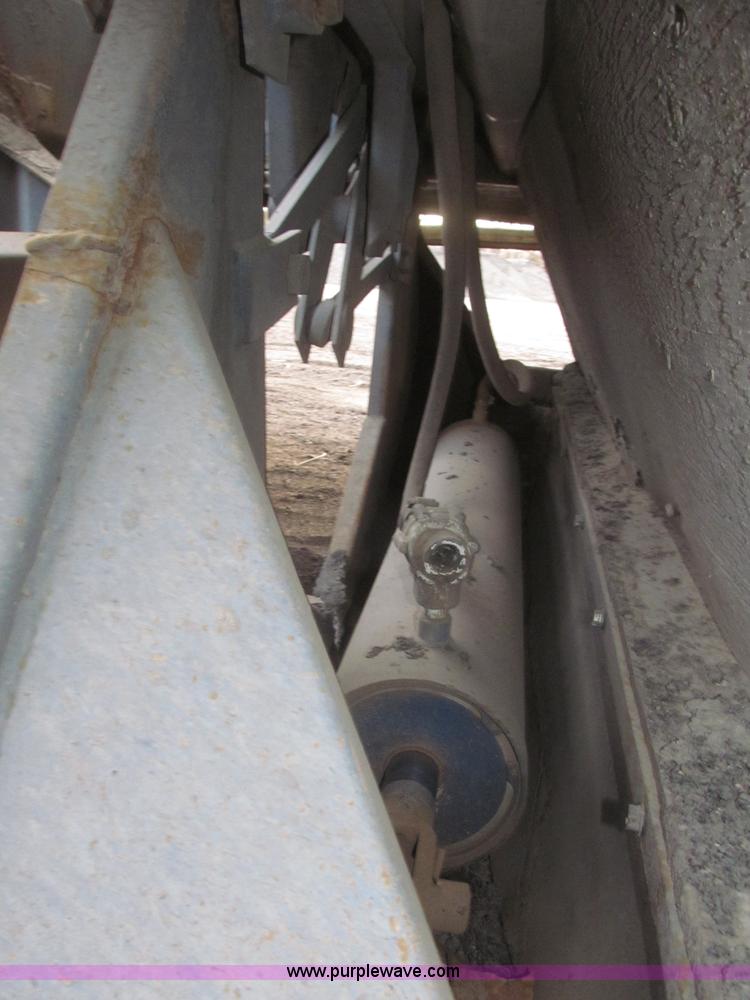 image for item F7263 1985 Trail King BD22-383A 40' triple axle belly dump trailer