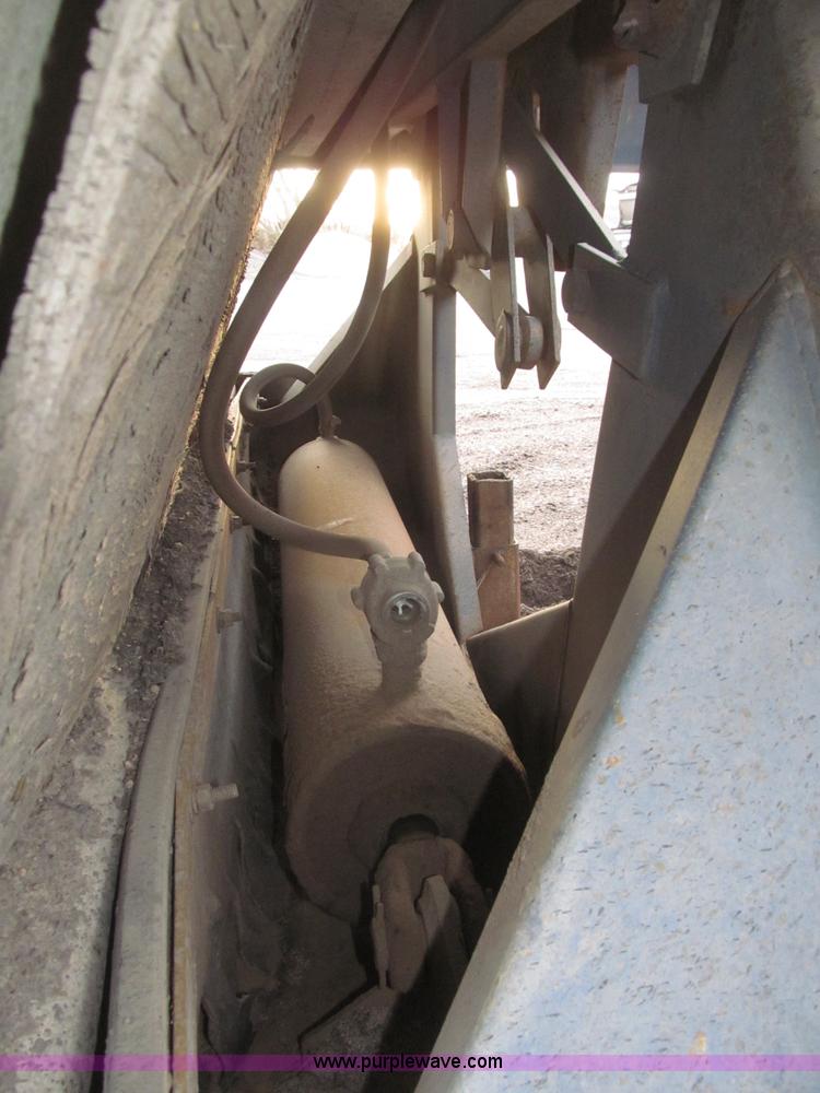 image for item F7263 1985 Trail King BD22-383A 40' triple axle belly dump trailer