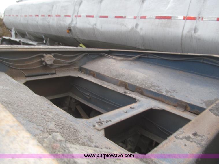 image for item F7263 1985 Trail King BD22-383A 40' triple axle belly dump trailer