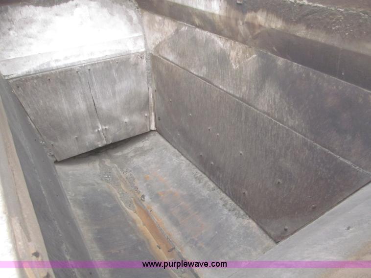 image for item F7263 1985 Trail King BD22-383A 40' triple axle belly dump trailer