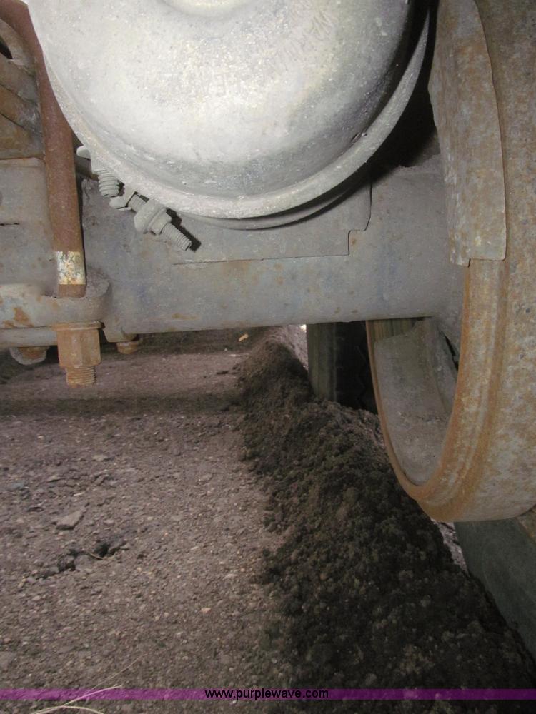 image for item F7263 1985 Trail King BD22-383A 40' triple axle belly dump trailer