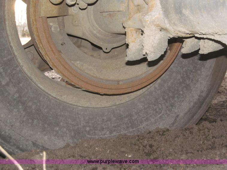 image for item F7263 1985 Trail King BD22-383A 40' triple axle belly dump trailer