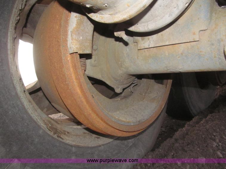 image for item F7263 1985 Trail King BD22-383A 40' triple axle belly dump trailer