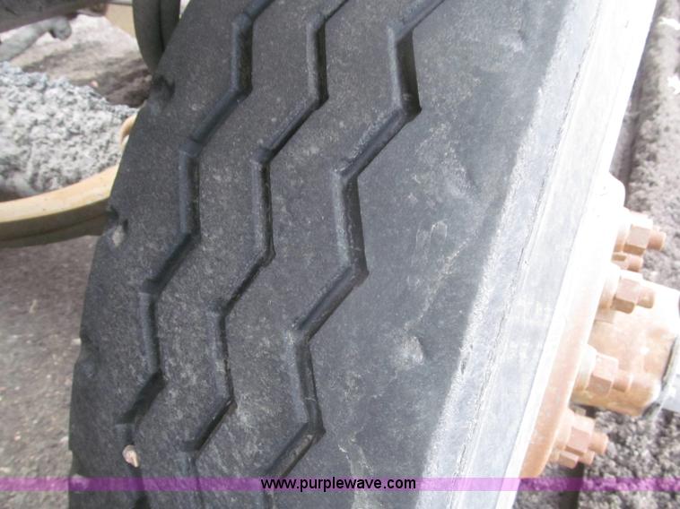 image for item F7263 1985 Trail King BD22-383A 40' triple axle belly dump trailer