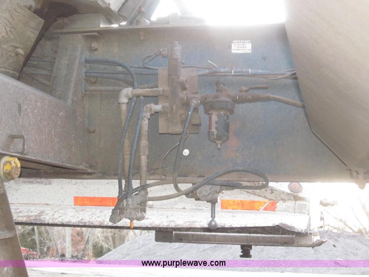 image for item F7264 1985 Trail King BD22-383A 40' triple axle belly dump trailer