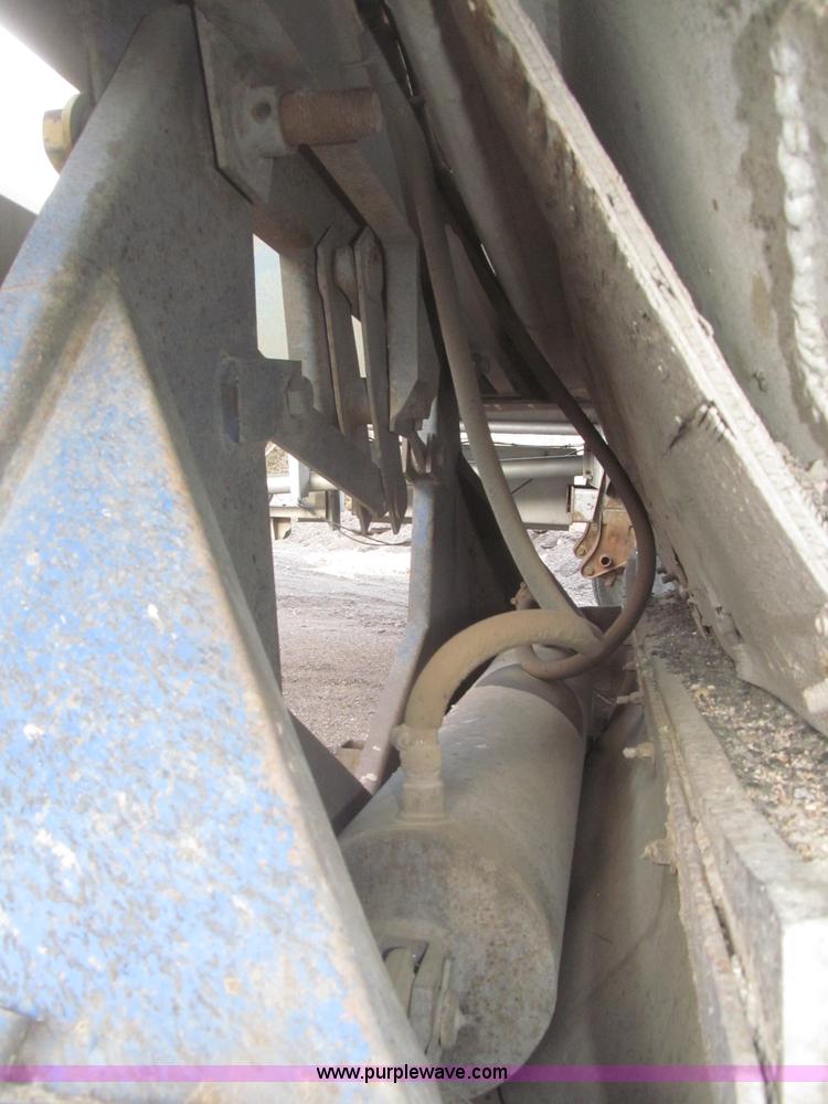 image for item F7264 1985 Trail King BD22-383A 40' triple axle belly dump trailer