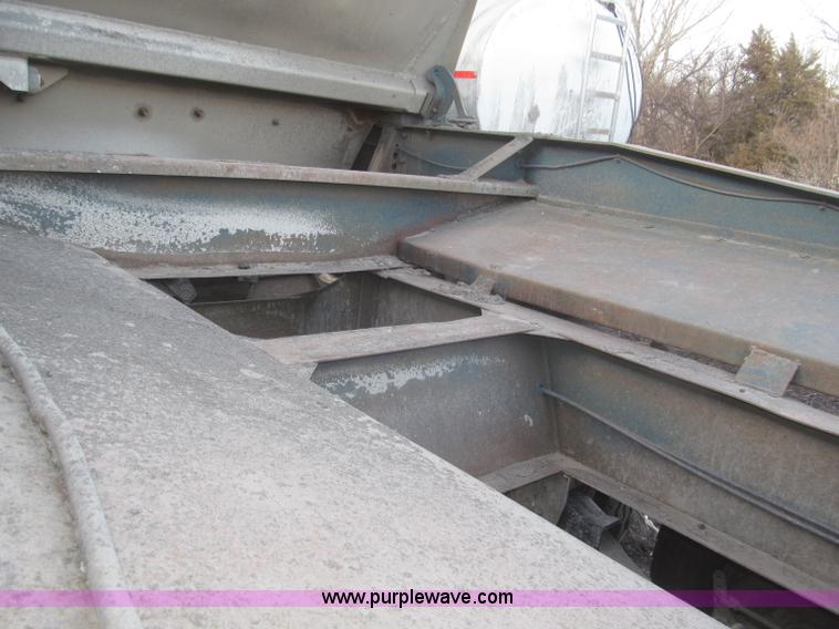 image for item F7264 1985 Trail King BD22-383A 40' triple axle belly dump trailer