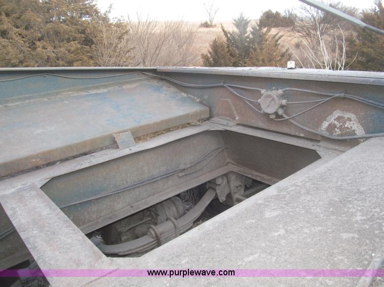 image for item F7264 1985 Trail King BD22-383A 40' triple axle belly dump trailer