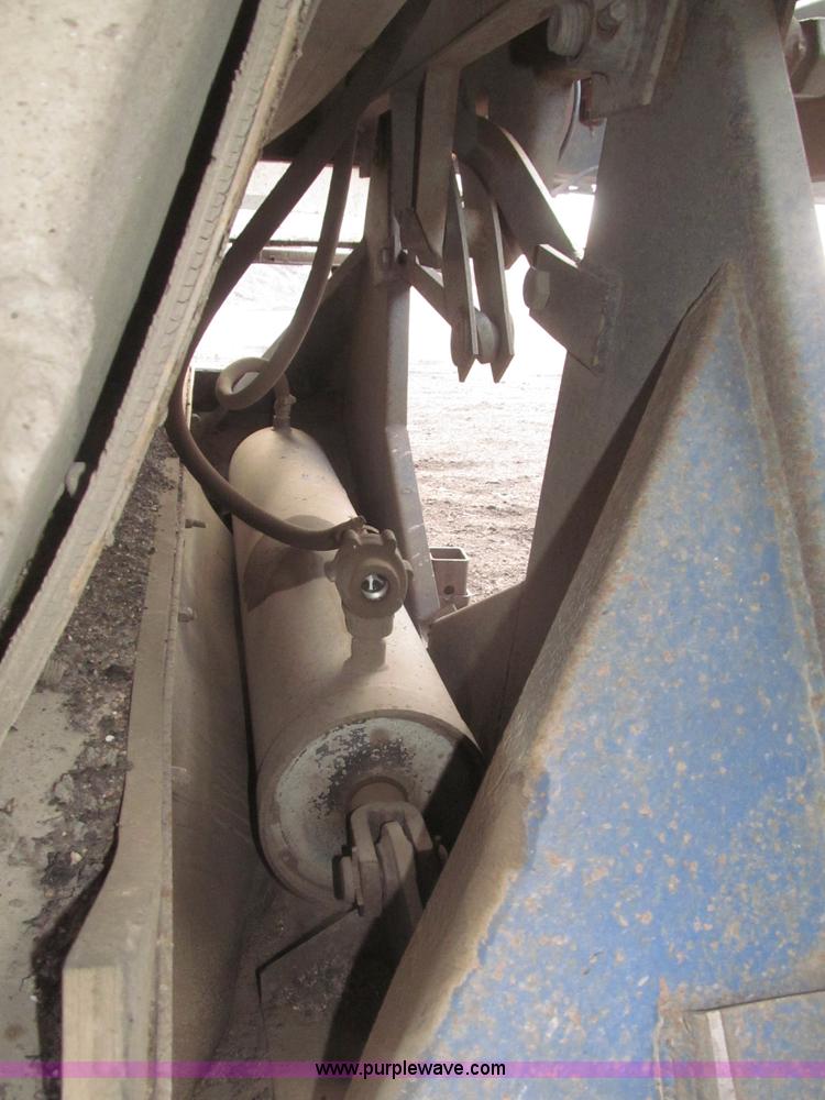 image for item F7264 1985 Trail King BD22-383A 40' triple axle belly dump trailer