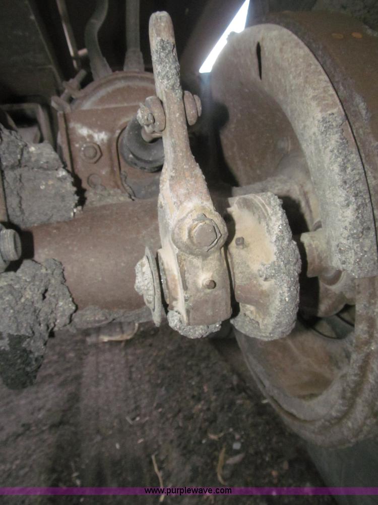 image for item F7264 1985 Trail King BD22-383A 40' triple axle belly dump trailer