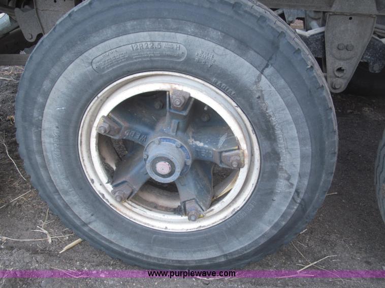 image for item F7264 1985 Trail King BD22-383A 40' triple axle belly dump trailer