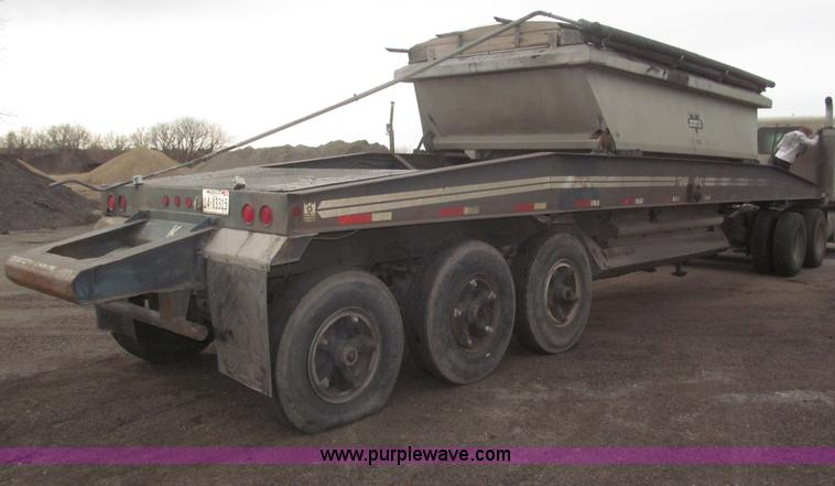 image for item F7265 1986 Trail King BD22-383A 40' triple axle belly dump trailer