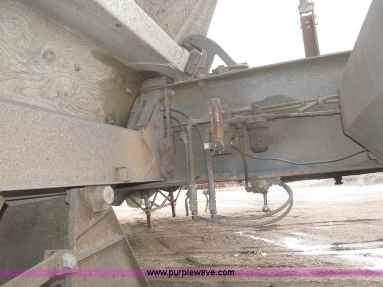 image for item F7265 1986 Trail King BD22-383A 40' triple axle belly dump trailer