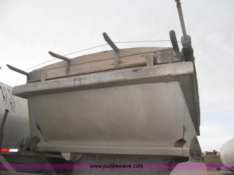 image for item F7265 1986 Trail King BD22-383A 40' triple axle belly dump trailer