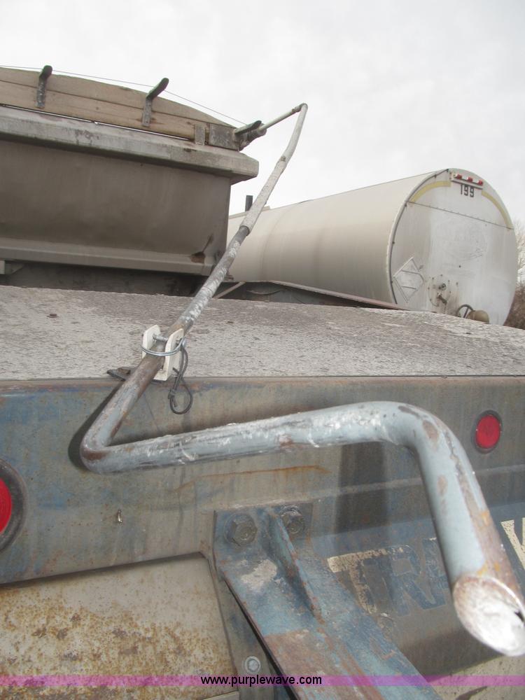 image for item F7265 1986 Trail King BD22-383A 40' triple axle belly dump trailer