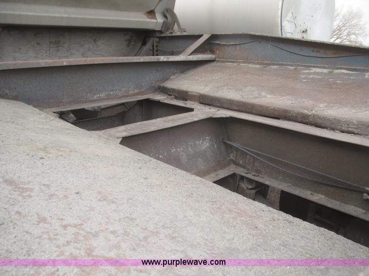 image for item F7265 1986 Trail King BD22-383A 40' triple axle belly dump trailer