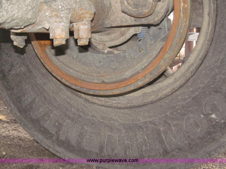 image for item F7265 1986 Trail King BD22-383A 40' triple axle belly dump trailer