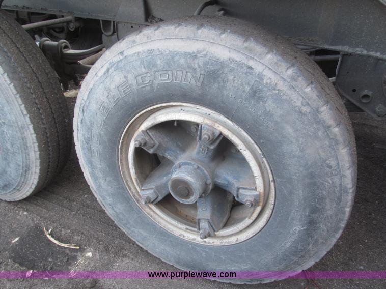 image for item F7265 1986 Trail King BD22-383A 40' triple axle belly dump trailer