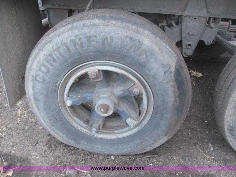 image for item F7265 1986 Trail King BD22-383A 40' triple axle belly dump trailer