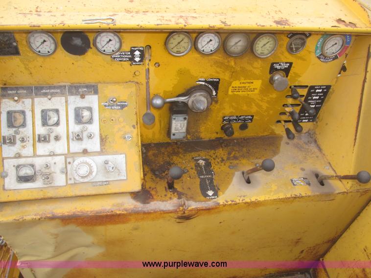 image for item F7271 Gomaco GT6200 Commander II curb machine