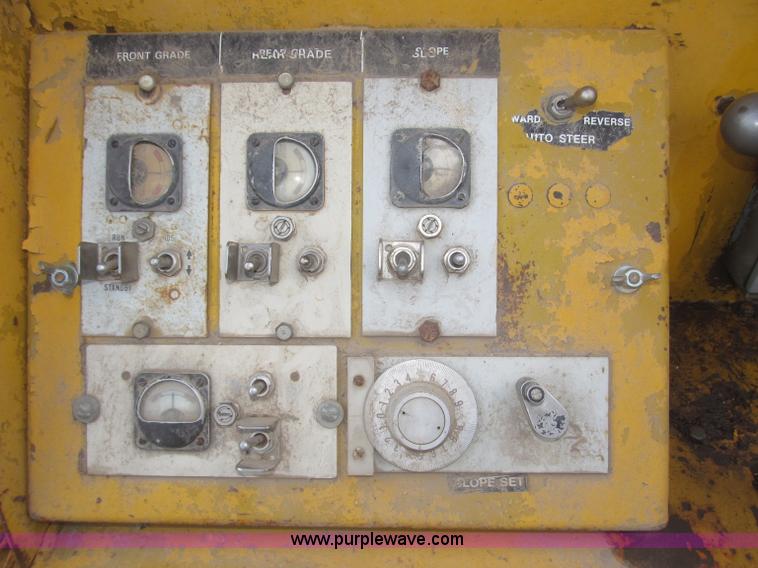 image for item F7271 Gomaco GT6200 Commander II curb machine