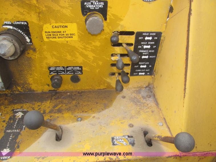 image for item F7271 Gomaco GT6200 Commander II curb machine