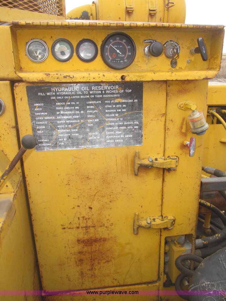 image for item F7271 Gomaco GT6200 Commander II curb machine