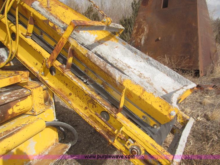 image for item F7271 Gomaco GT6200 Commander II curb machine