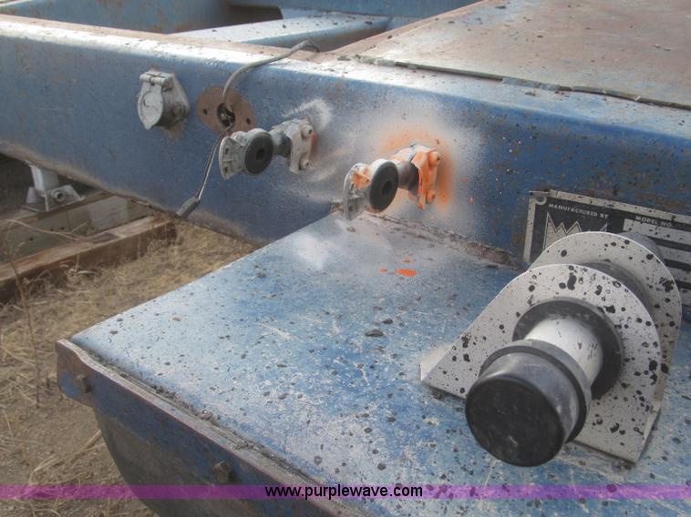 image for item F7273 1985 Trail King BD22-383A 40' triple axle belly dump trailer