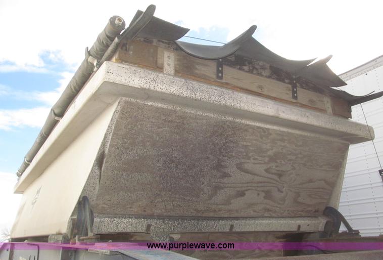 image for item F7273 1985 Trail King BD22-383A 40' triple axle belly dump trailer