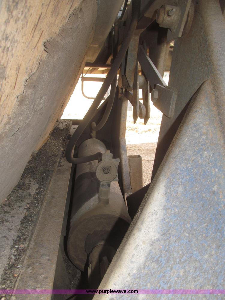 image for item F7273 1985 Trail King BD22-383A 40' triple axle belly dump trailer