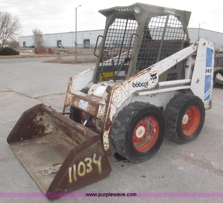 image for item F7278 1989 Bobcat 743 skid steer