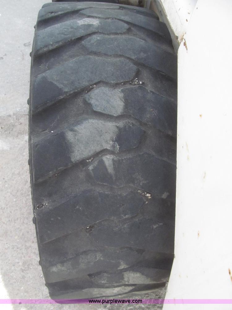 image for item F7278 1989 Bobcat 743 skid steer