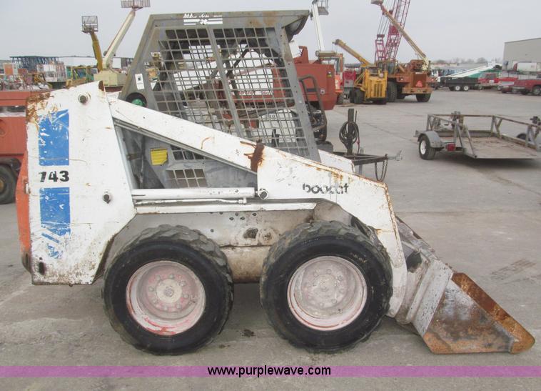 image for item F7284 1987 Bobcat 743 skid steer