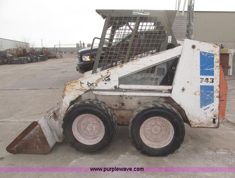 image for item F7284 1987 Bobcat 743 skid steer