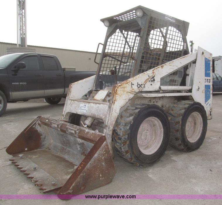 image for item F7284 1987 Bobcat 743 skid steer