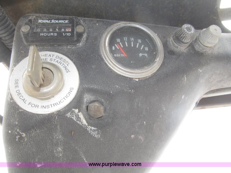 image for item F7284 1987 Bobcat 743 skid steer