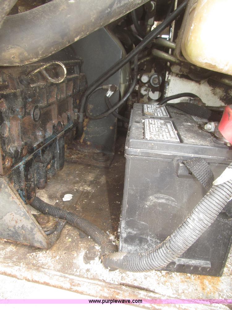 image for item F7284 1987 Bobcat 743 skid steer