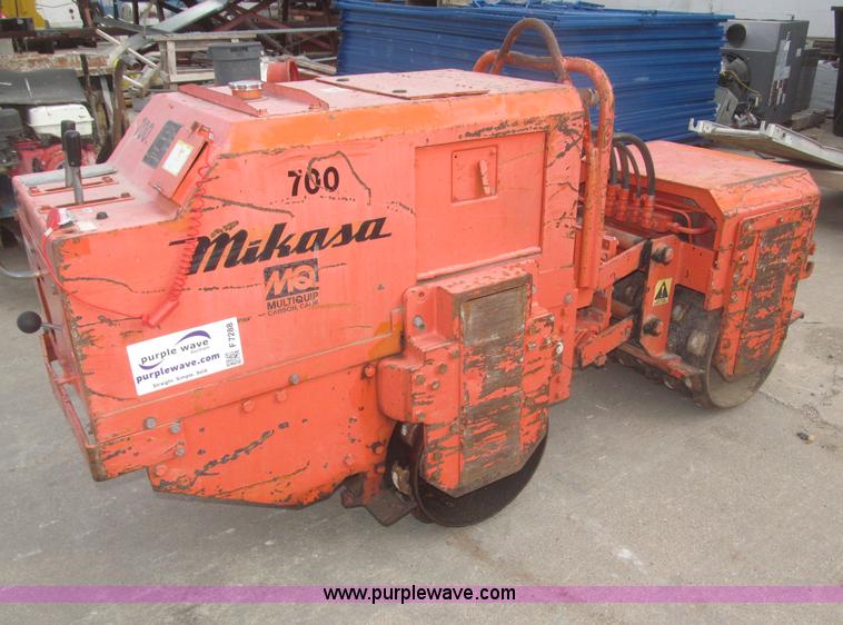 image for item F7288 Mikasa MRV3030GB articulated padfoot roller