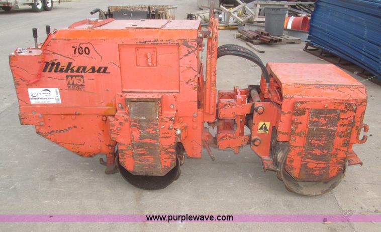 image for item F7288 Mikasa MRV3030GB articulated padfoot roller