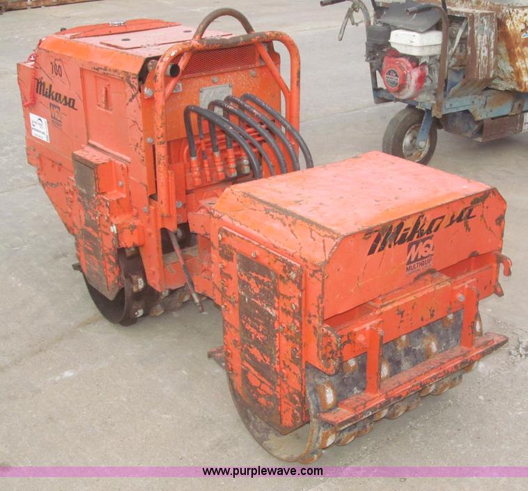 image for item F7288 Mikasa MRV3030GB articulated padfoot roller