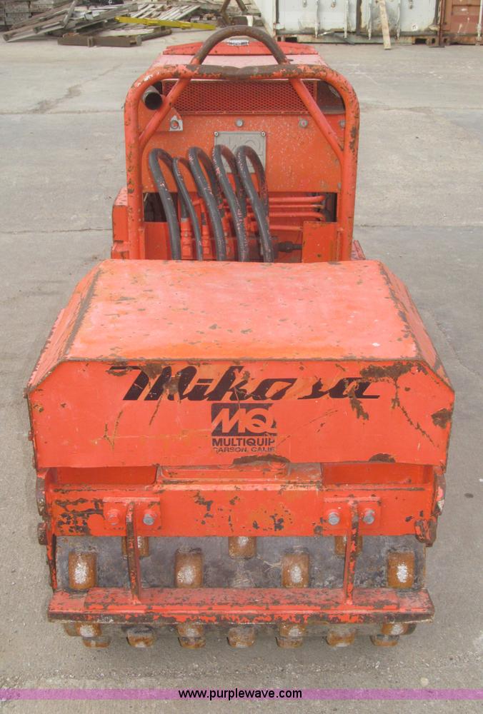 image for item F7288 Mikasa MRV3030GB articulated padfoot roller