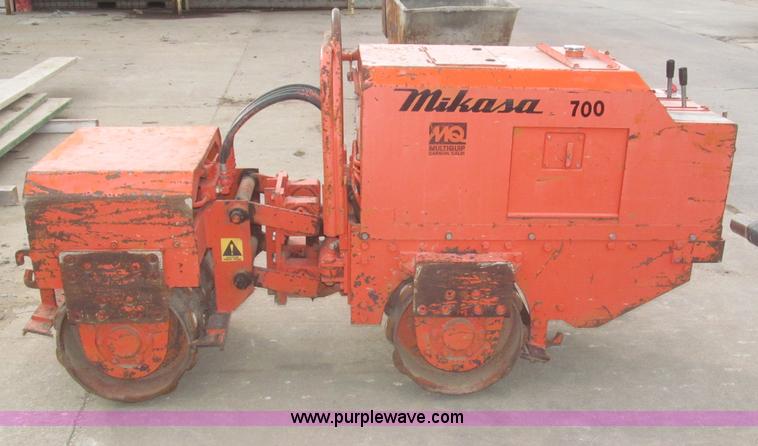 image for item F7288 Mikasa MRV3030GB articulated padfoot roller
