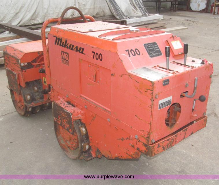 image for item F7288 Mikasa MRV3030GB articulated padfoot roller