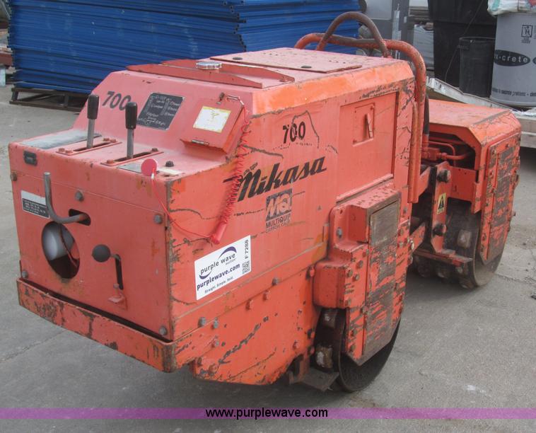 image for item F7288 Mikasa MRV3030GB articulated padfoot roller